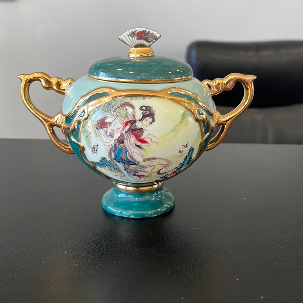 Porcelain music box